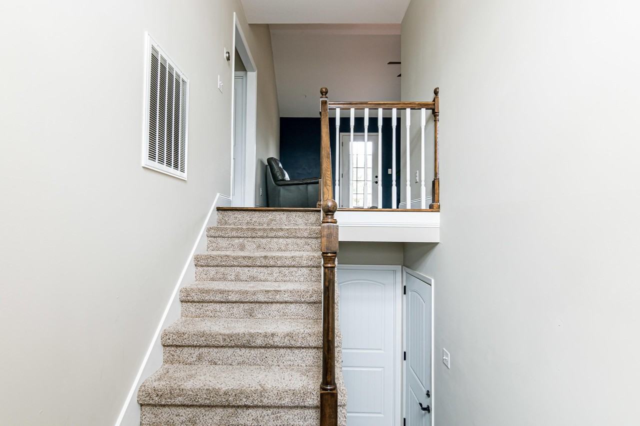 459 Titanium Dr - Photo 4 of 32