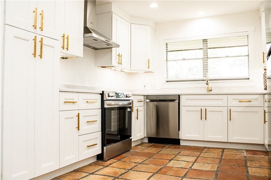 3722 Pope Dr - Photo 4 of 36