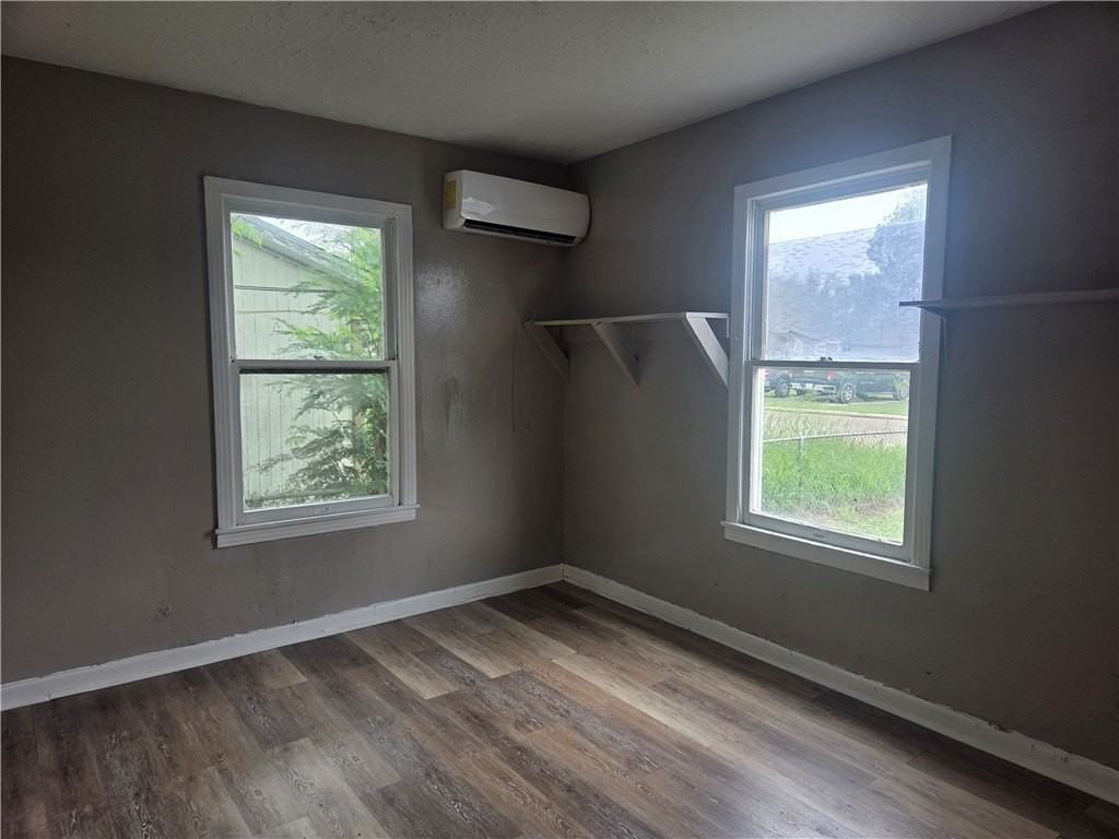 611 Lopez St - Photo 7 of 10