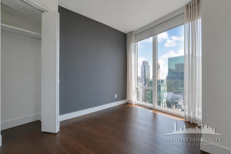 E 44th St #16L - Photo 4 of 10