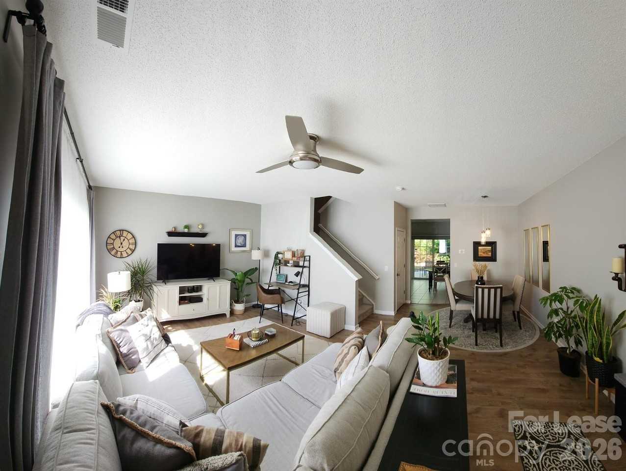 8049 Stoneham Ct - Photo 4 of 22