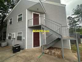featured image of 402 Shadow Oaks Dr
