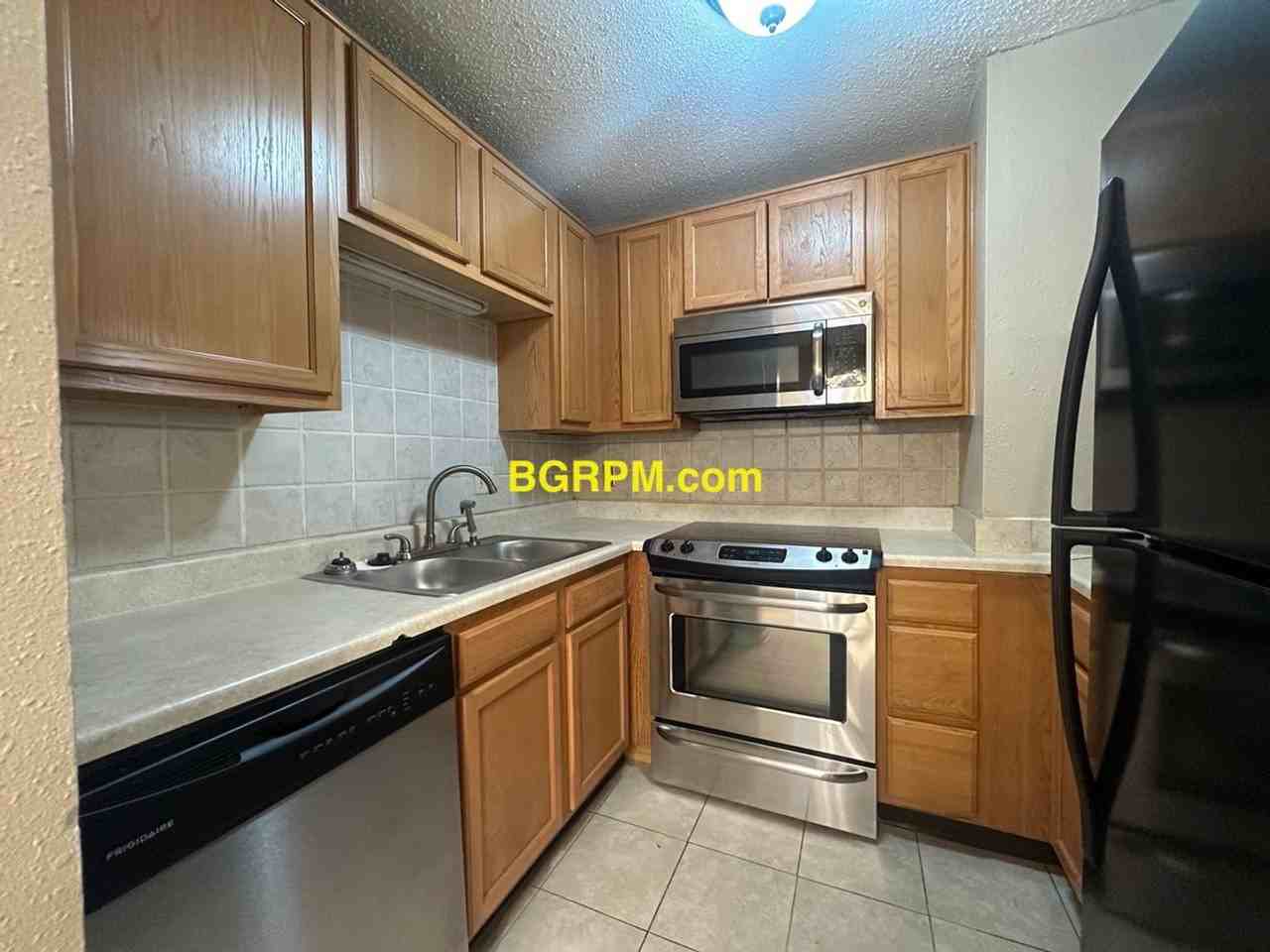 402 Shadow Oaks Dr - Photo 5 of 6