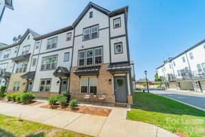 featured image of 4040 Hidden Oaks Dr