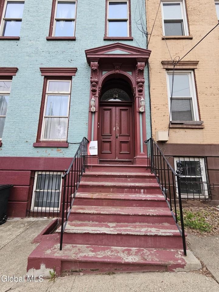 32 1st St #2 - Photo 2 of 44