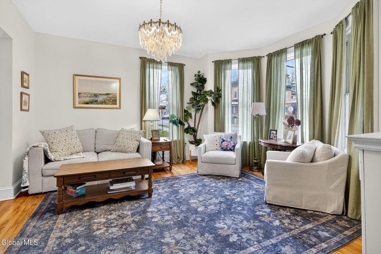 194 Grand Ave - Photo 3 of 32