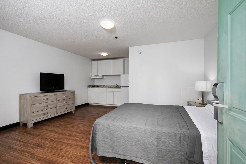 5475 Wade Green Road - Photo 2 of 5