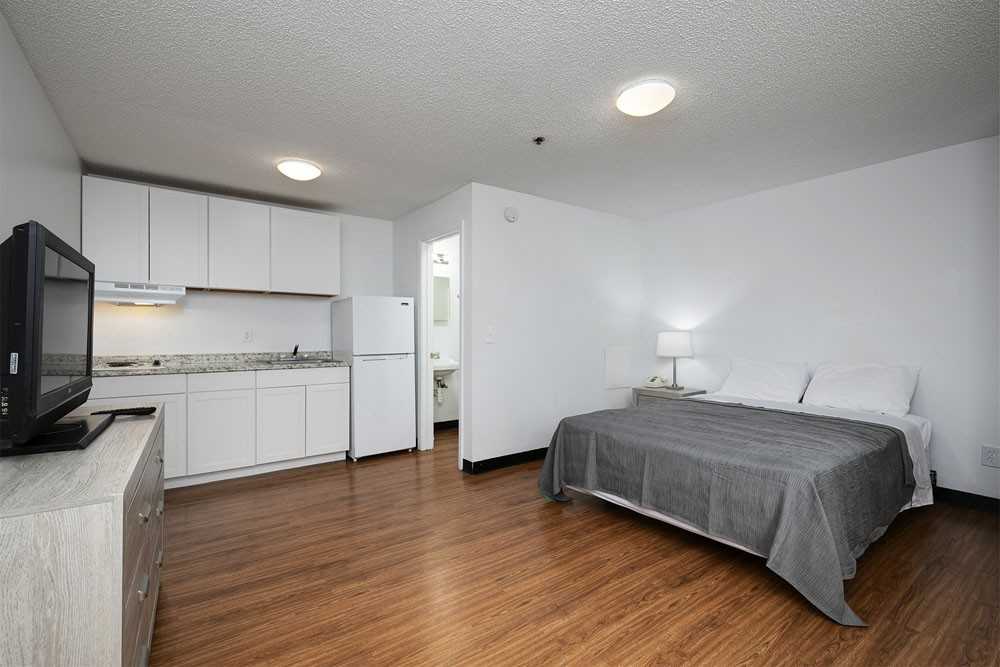 5475 Wade Green Road - Photo 3 of 5