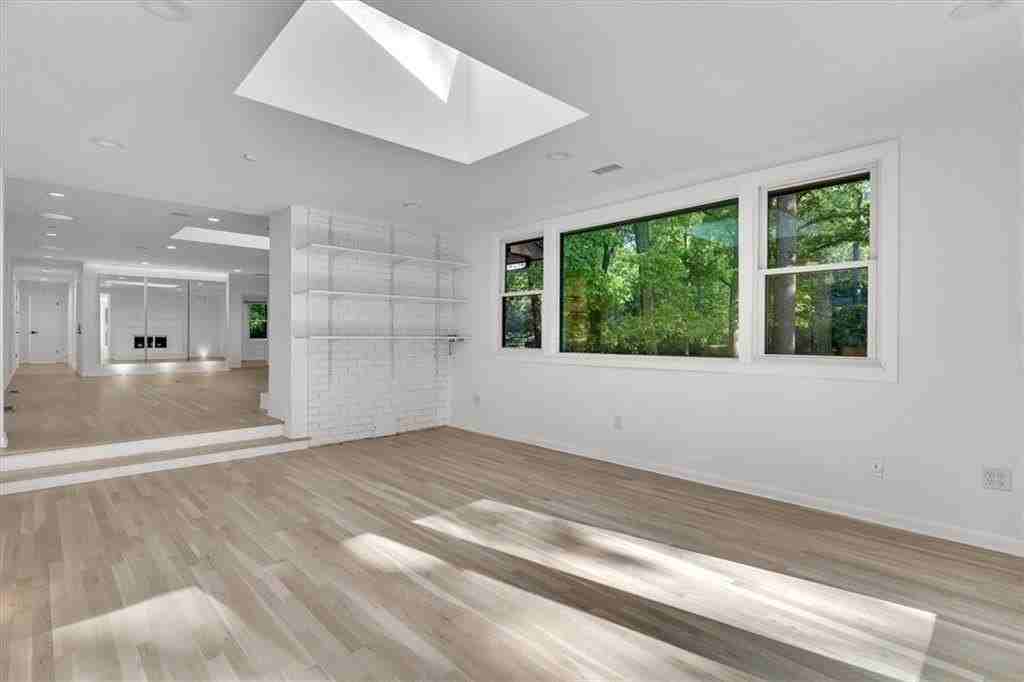 2605 Mckinnon Dr - Photo 3 of 24