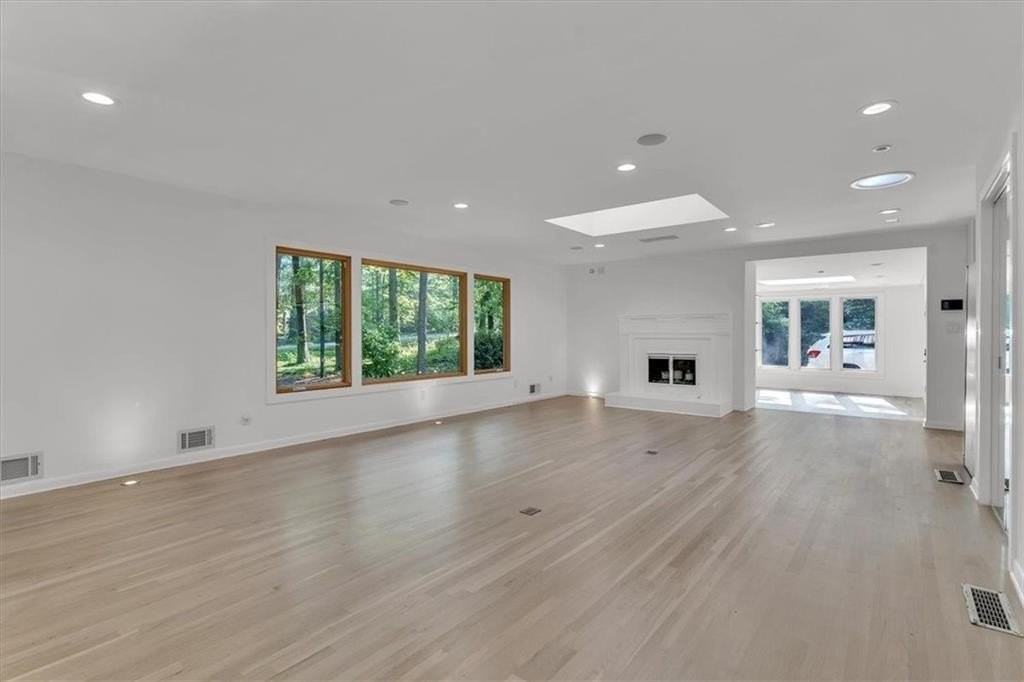 2605 Mckinnon Dr - Photo 4 of 24