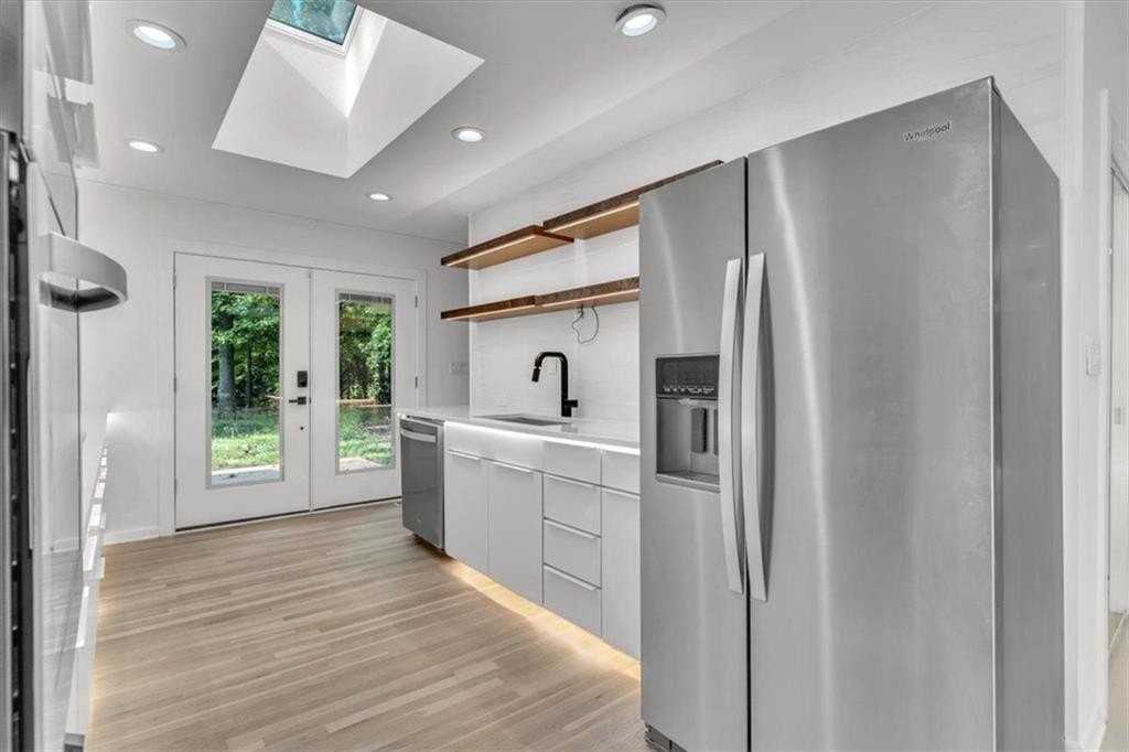 2605 Mckinnon Dr - Photo 7 of 24