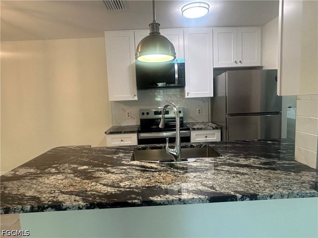 2875 Winkler Ave #511 - Photo 3 of 17