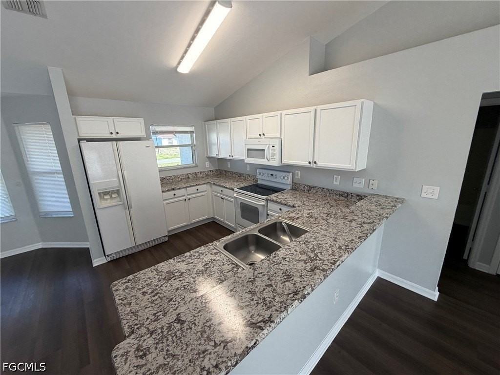 1004 Casino Ave - Photo 4 of 18