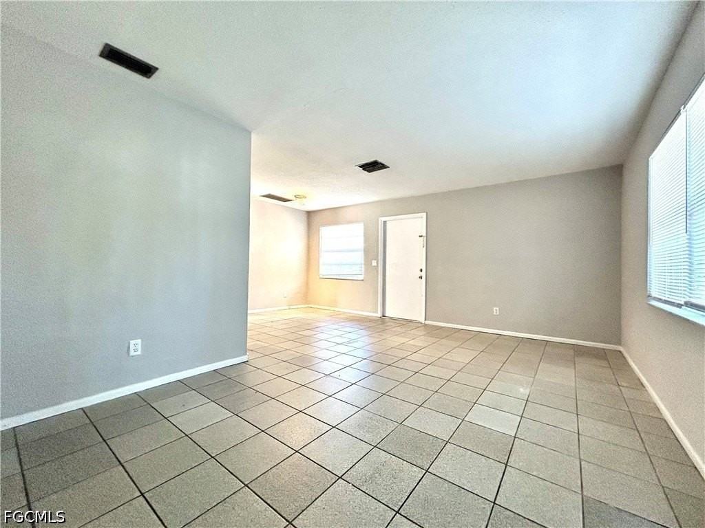 2262 Stella St - Photo 2 of 11