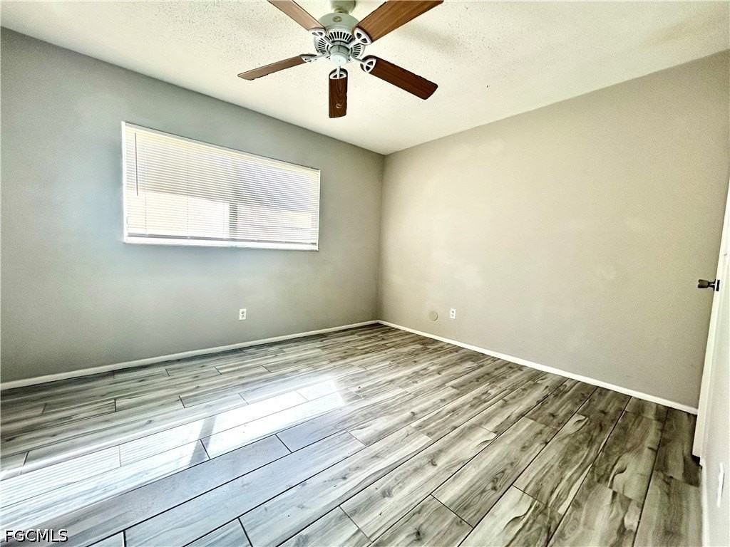 2262 Stella St - Photo 4 of 11