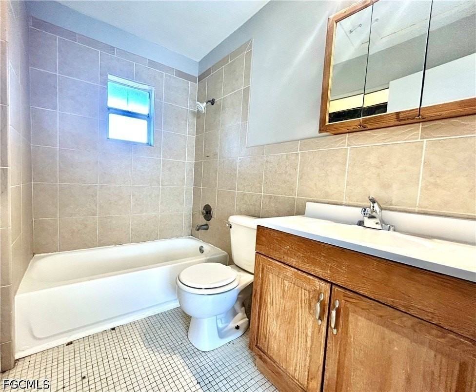 2262 Stella St - Photo 7 of 11