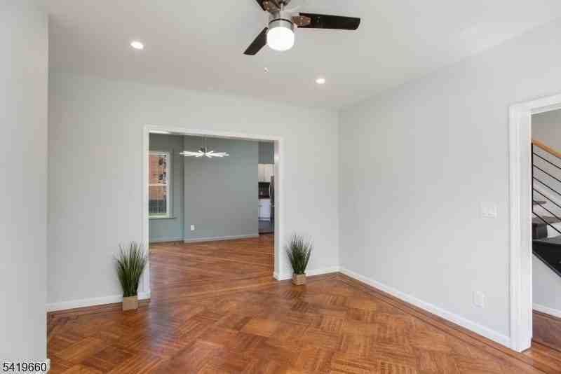 108 Thomas St - Photo 7 of 34