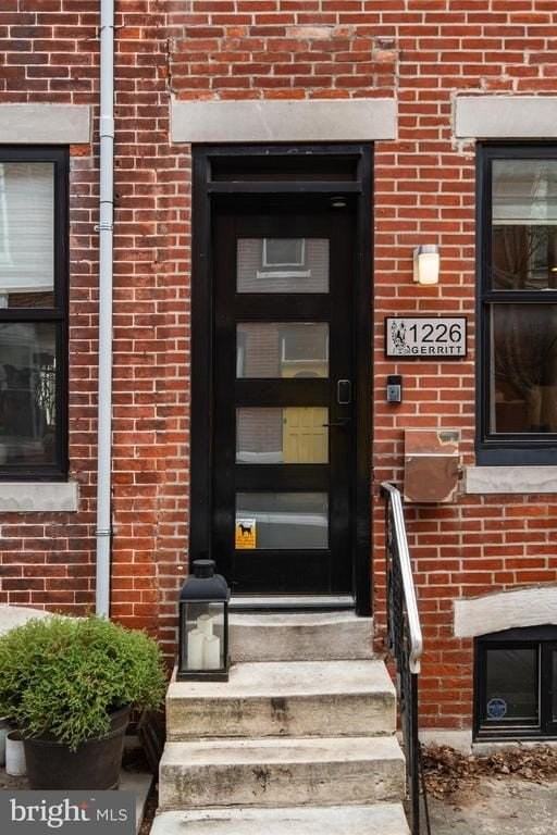 1226 Gerritt St - Photo 4 of 40