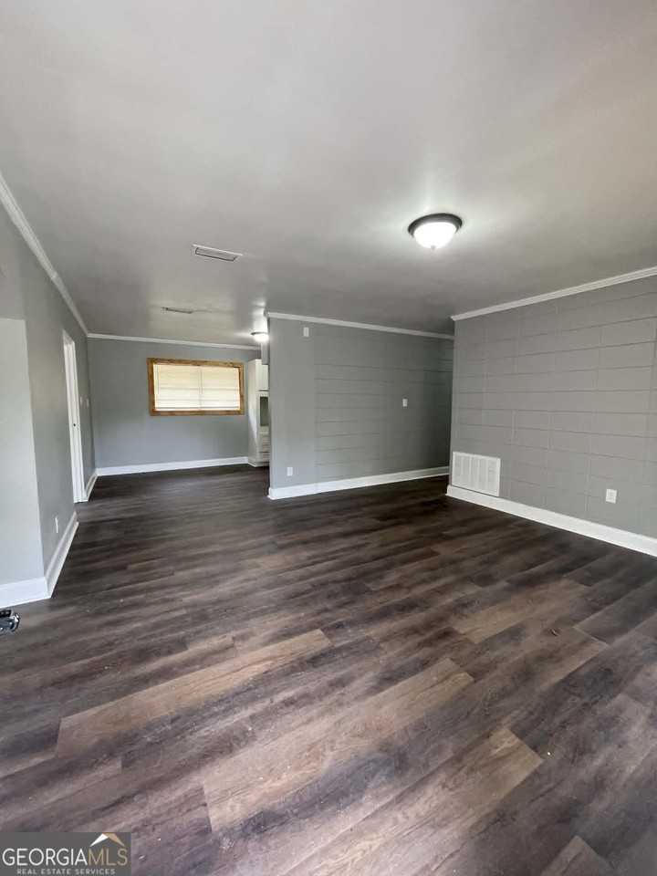 113 Lakeview Dr - Photo 2 of 15