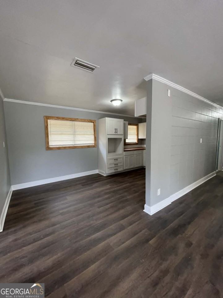 113 Lakeview Dr - Photo 4 of 15