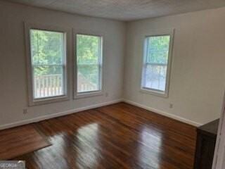 720 Baker St - Photo 3 of 10