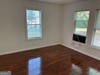 720 Baker St - Photo 5 of 10