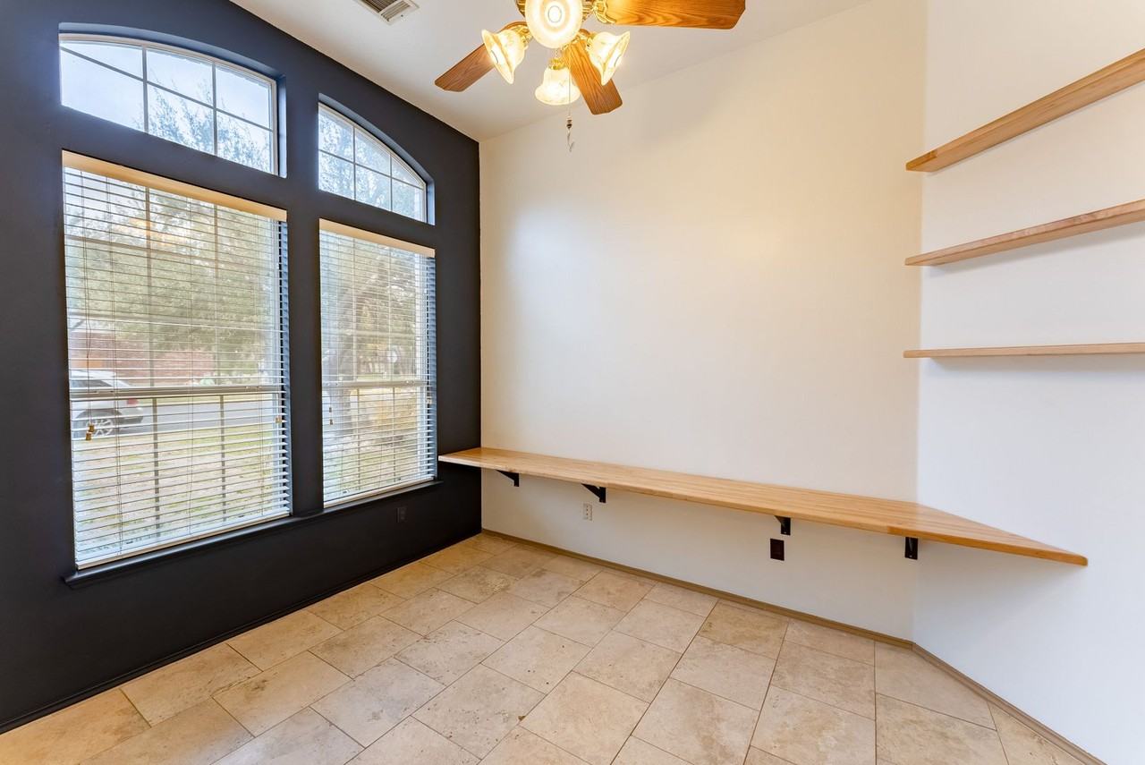 2022 Lakeline Oaks Dr - Photo 4 of 26