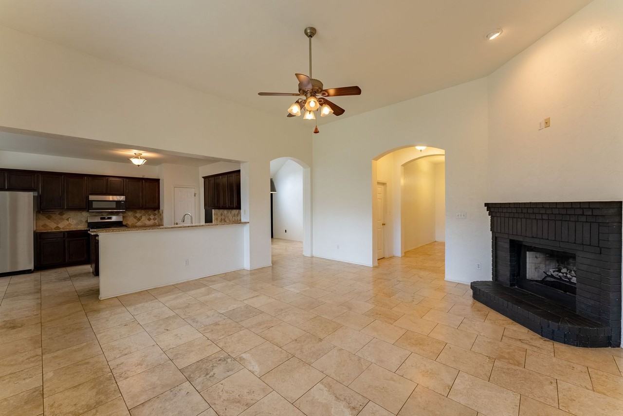 2022 Lakeline Oaks Dr - Photo 6 of 26