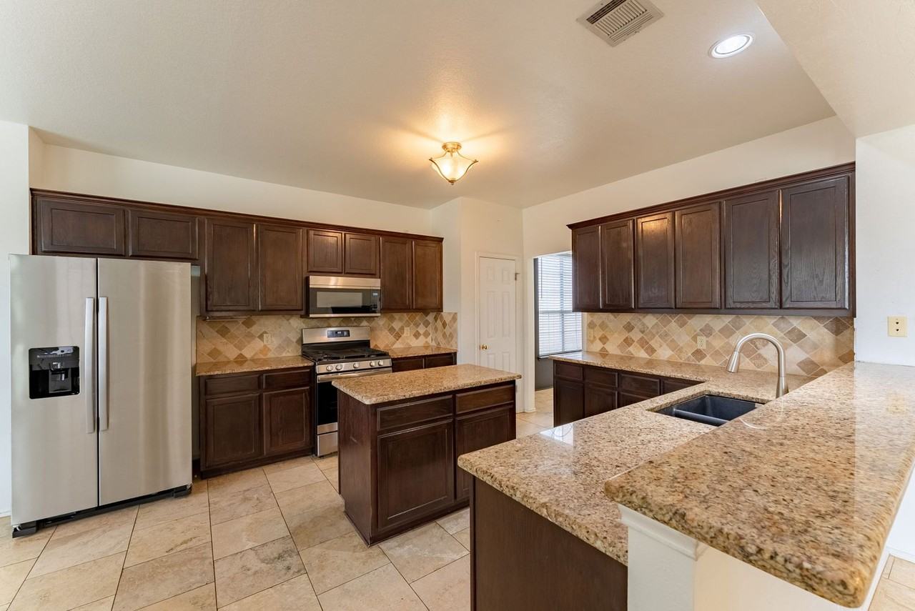 2022 Lakeline Oaks Dr - Photo 7 of 26