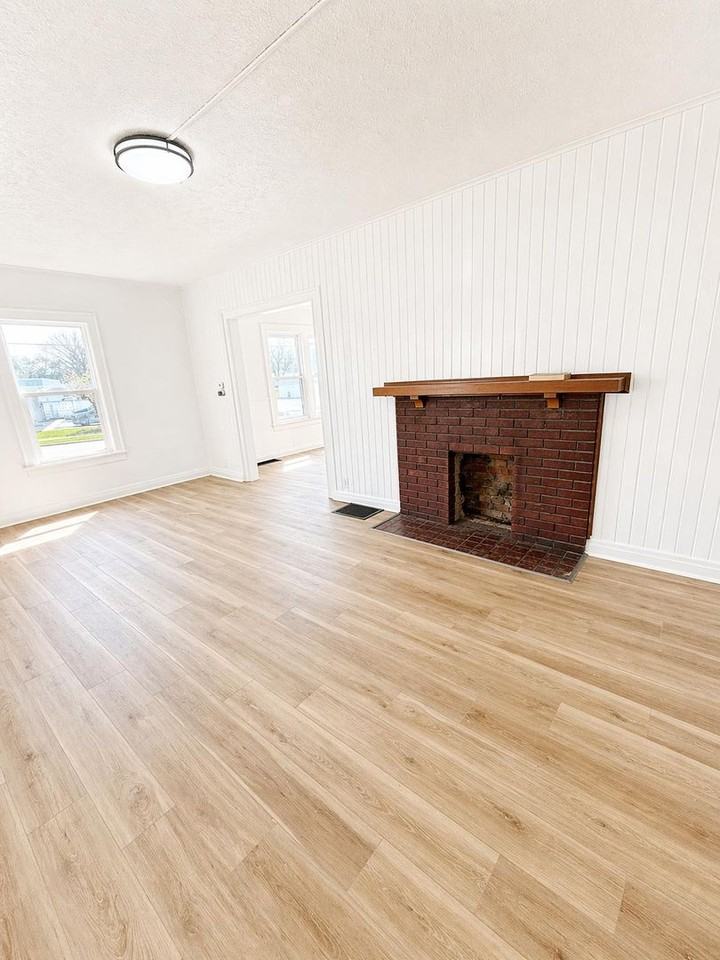 405 N Kenilworth Ave - Photo 2 of 10