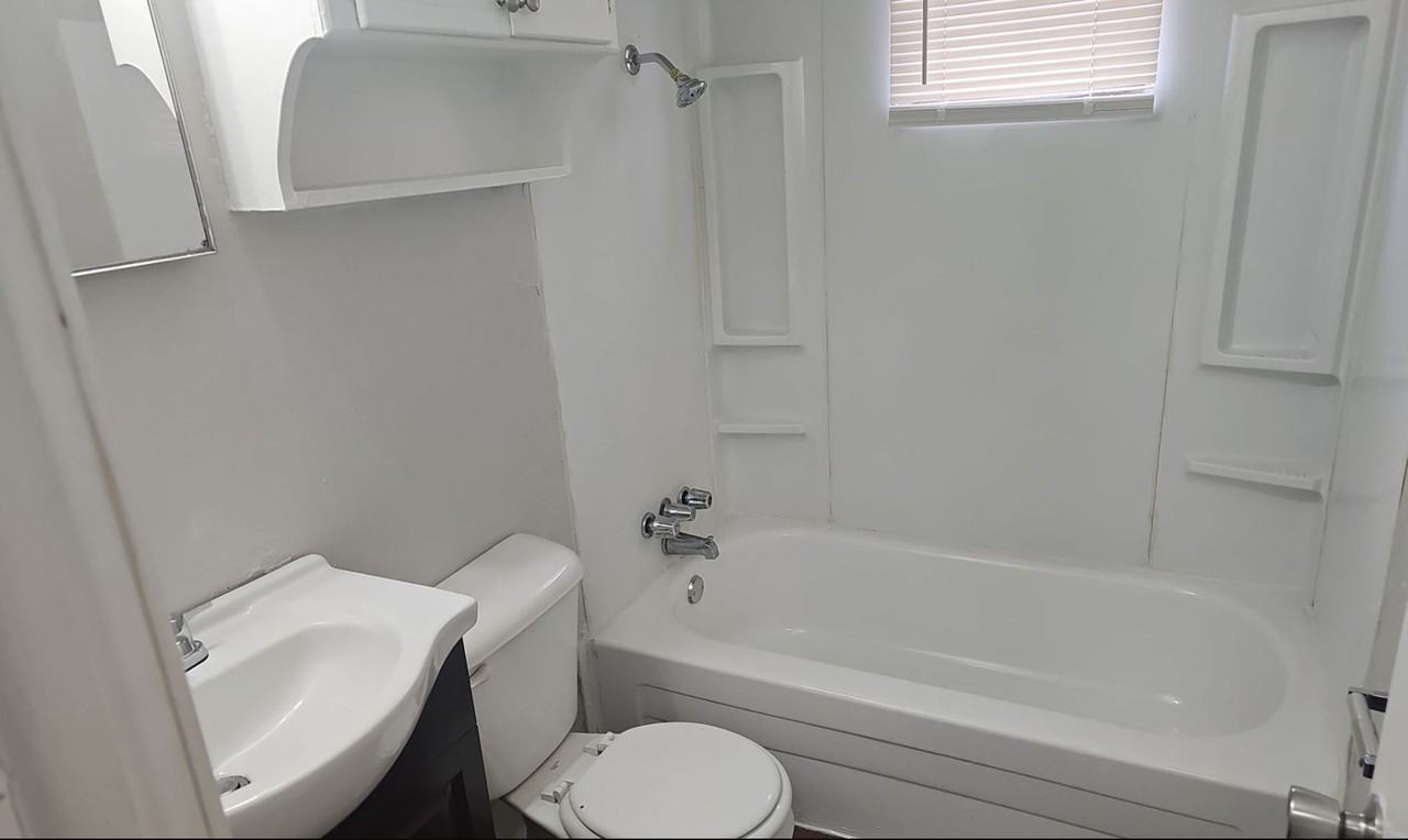 925 Se 70th St - Photo 3 of 10