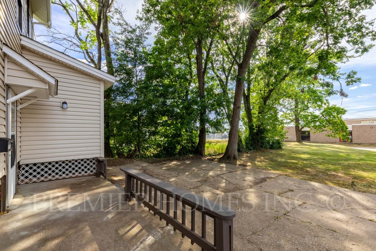 1914 Catherine Pl Se - Photo 3 of 17