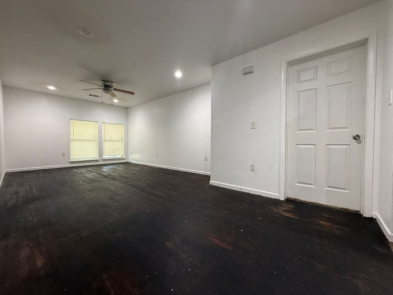 908 Wells St - Photo 3 of 16