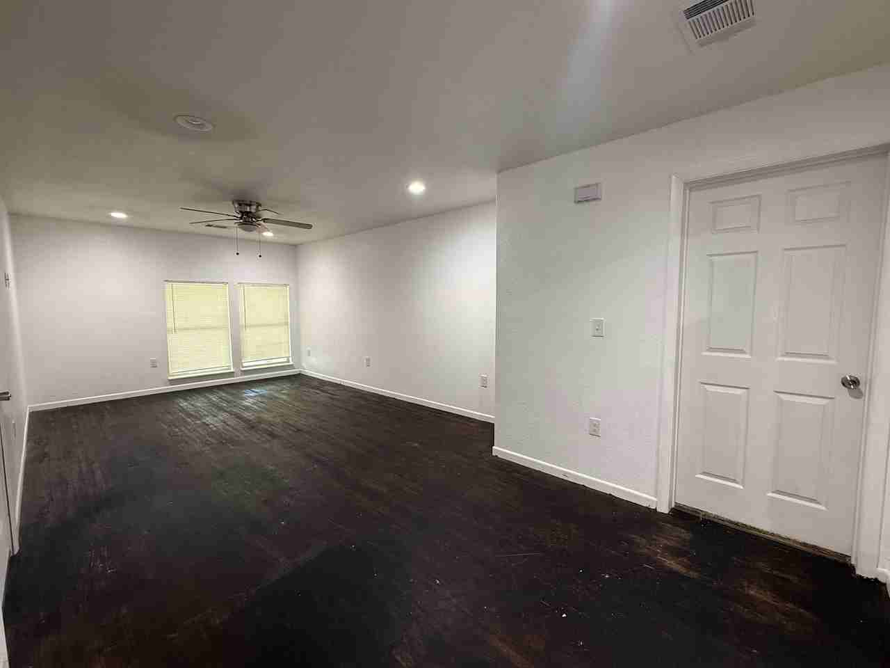 908 Wells St - Photo 4 of 16