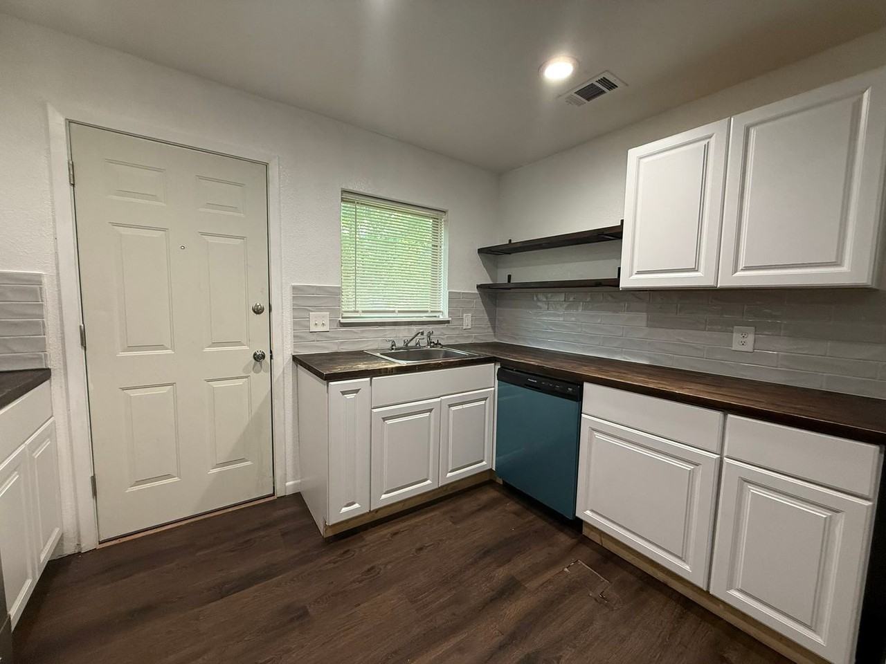 908 Wells St - Photo 5 of 16