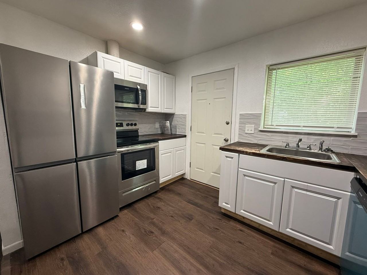 908 Wells St - Photo 6 of 16