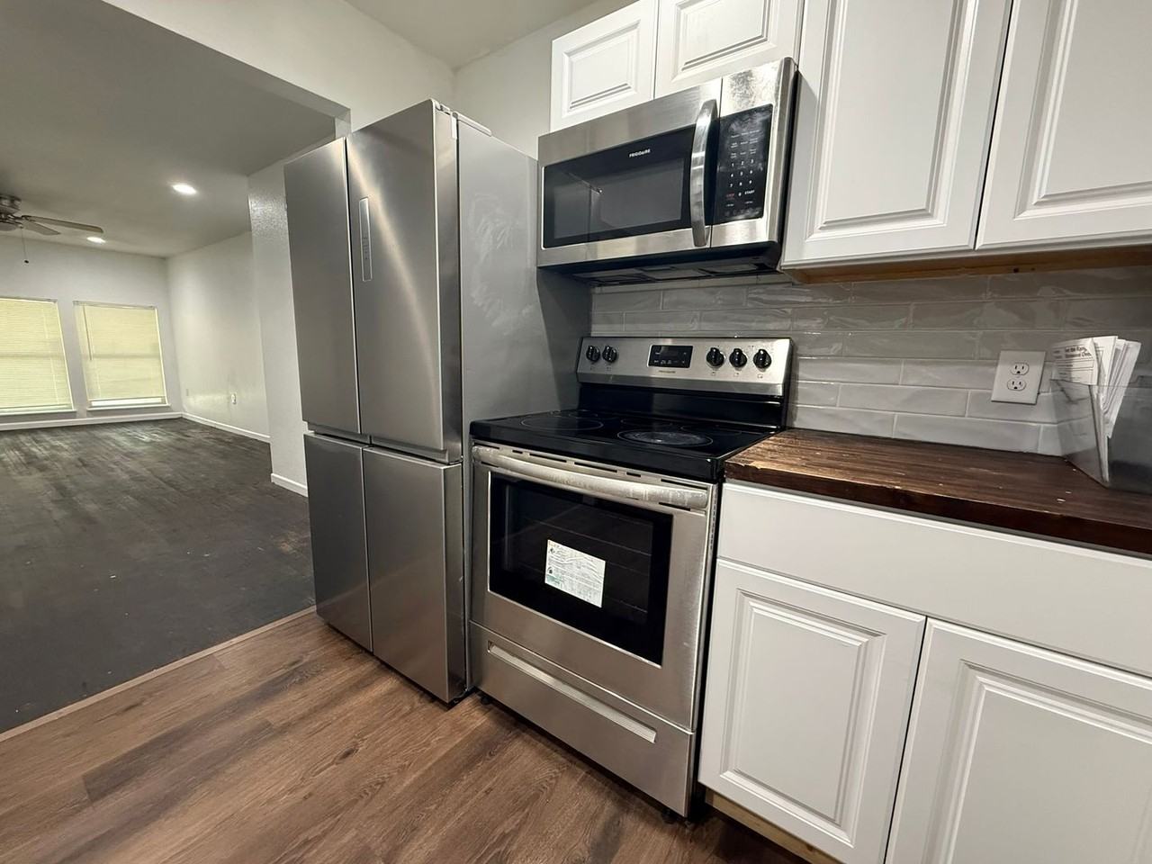 908 Wells St - Photo 7 of 16