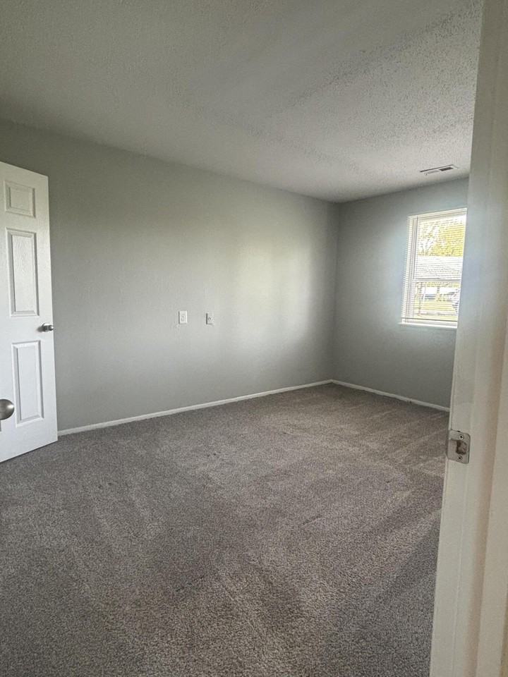 131 Canfield St #2 - Photo 7 of 14