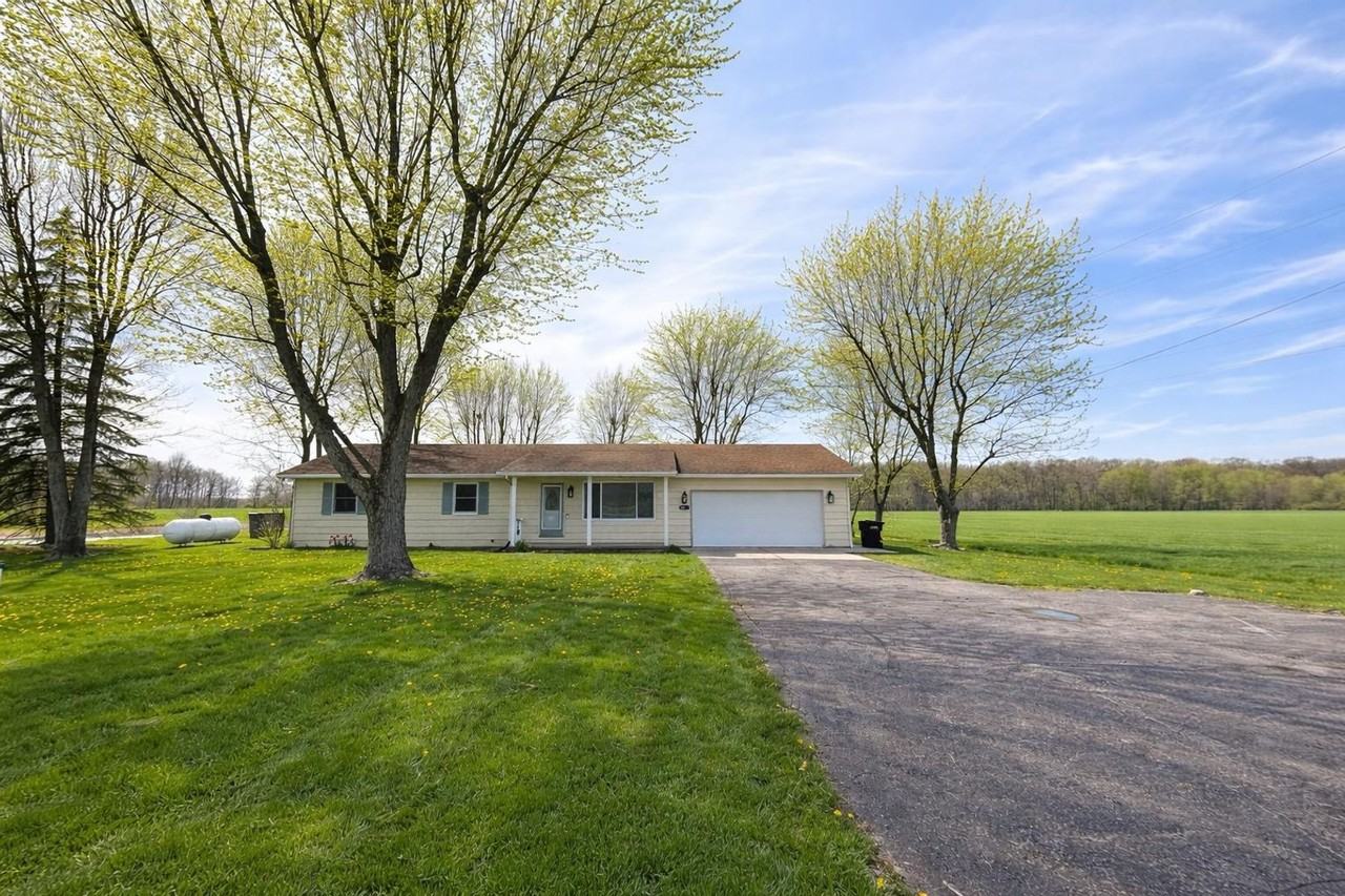 4622 Mcclain Rd - Photo 2 of 20