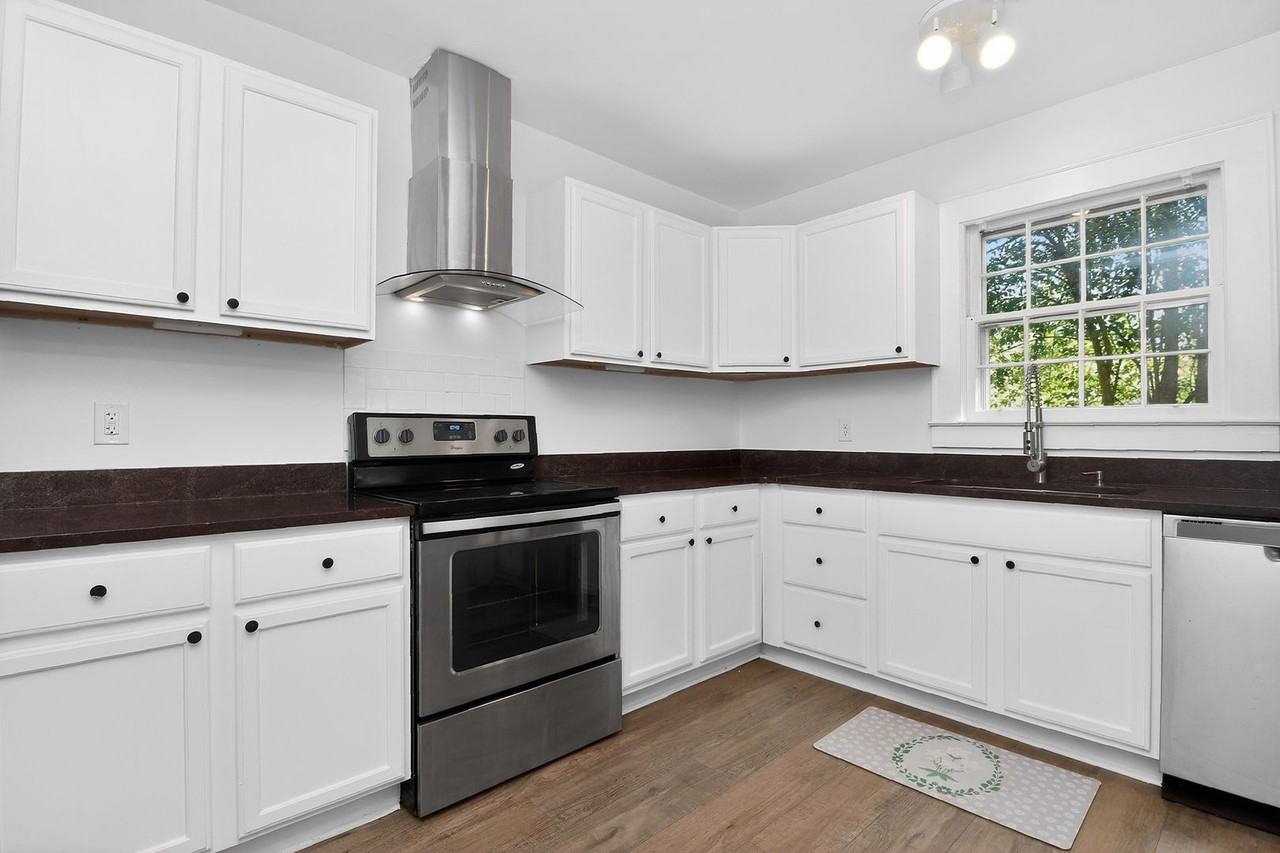 1952 Garibaldi Ave - Photo 6 of 15