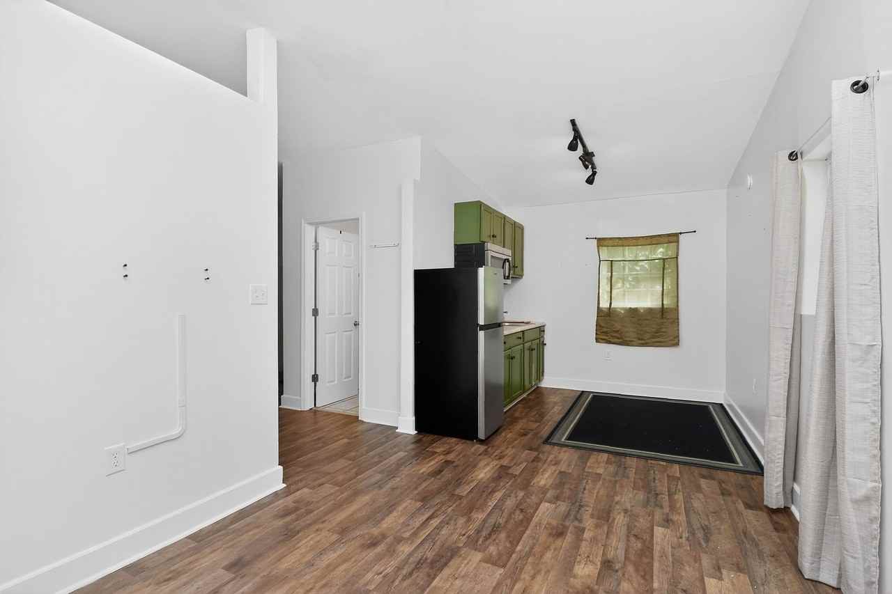 1954 Garibaldi Ave - Photo 3 of 11