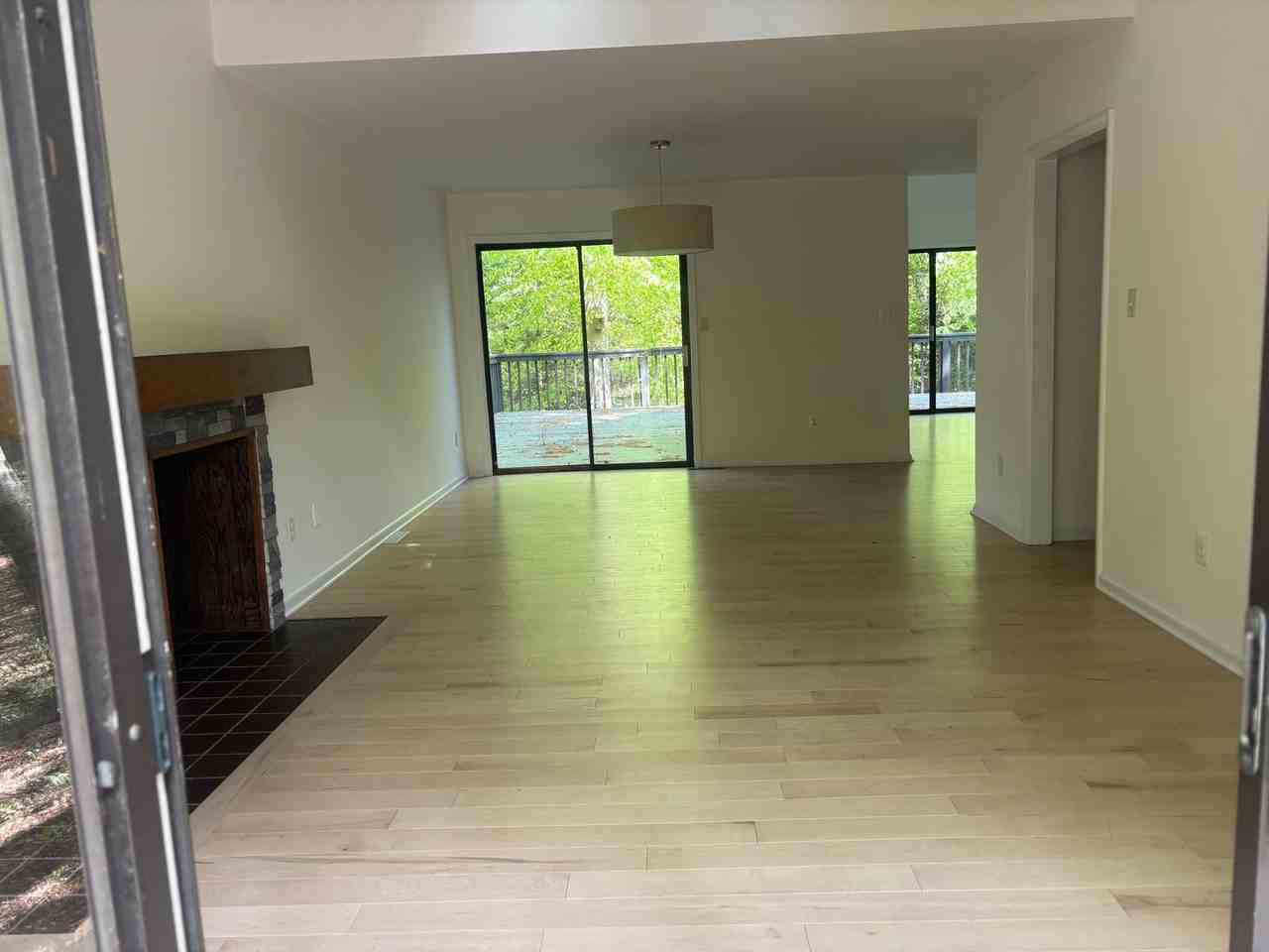 2729 Poplar Ln - Photo 3 of 11