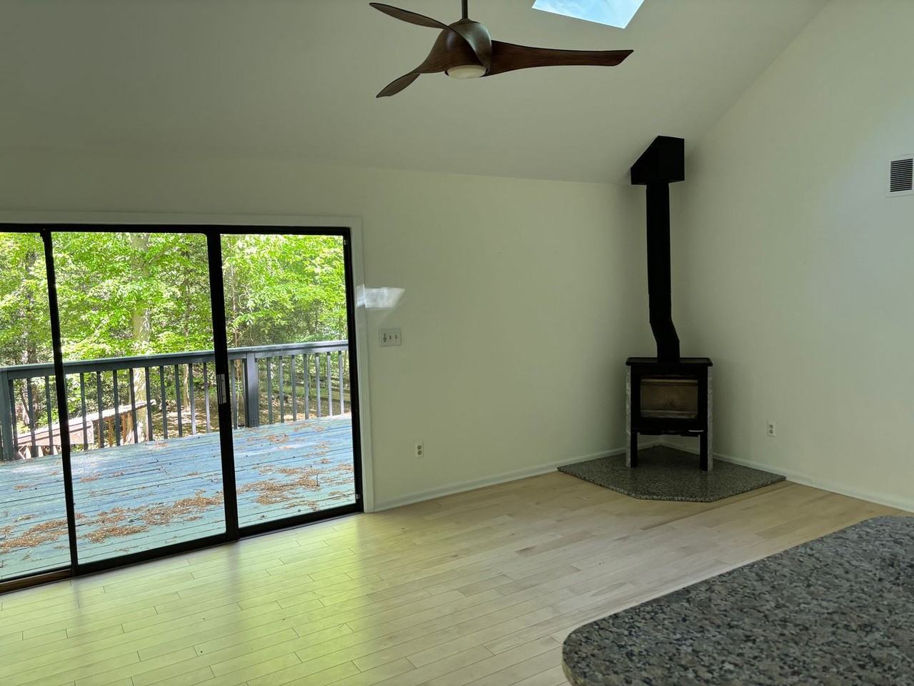 2729 Poplar Ln - Photo 4 of 11