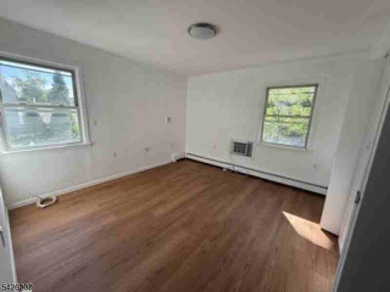 95 Westview Ave - Photo 6 of 8