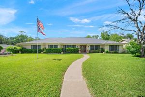 featured image of 811 Trenton Dr