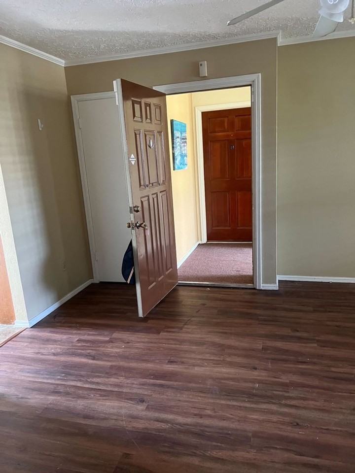 6101 N Brookline Ave - Photo 3 of 41