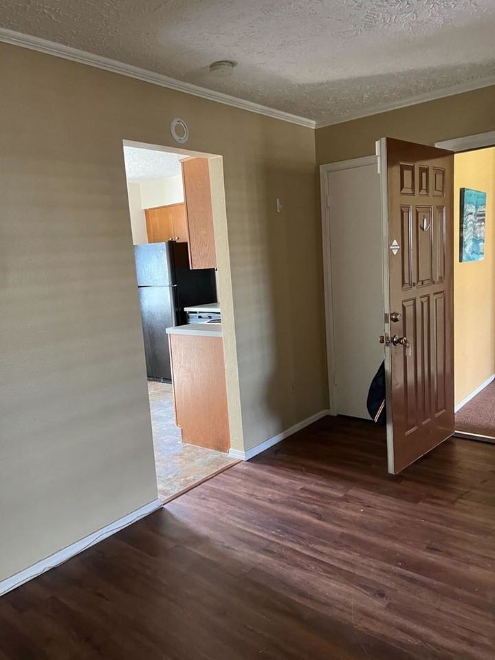 6101 N Brookline Ave - Photo 4 of 41