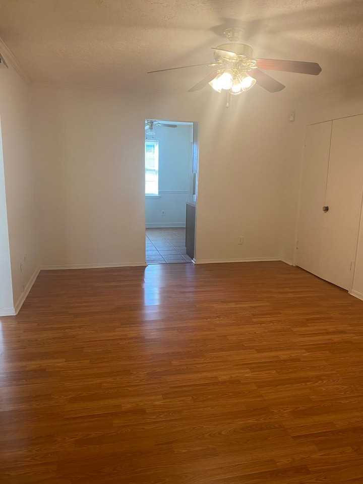 6101 N Brookline Ave - Photo 6 of 41