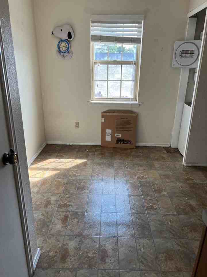 6101 N Brookline Ave - Photo 7 of 41