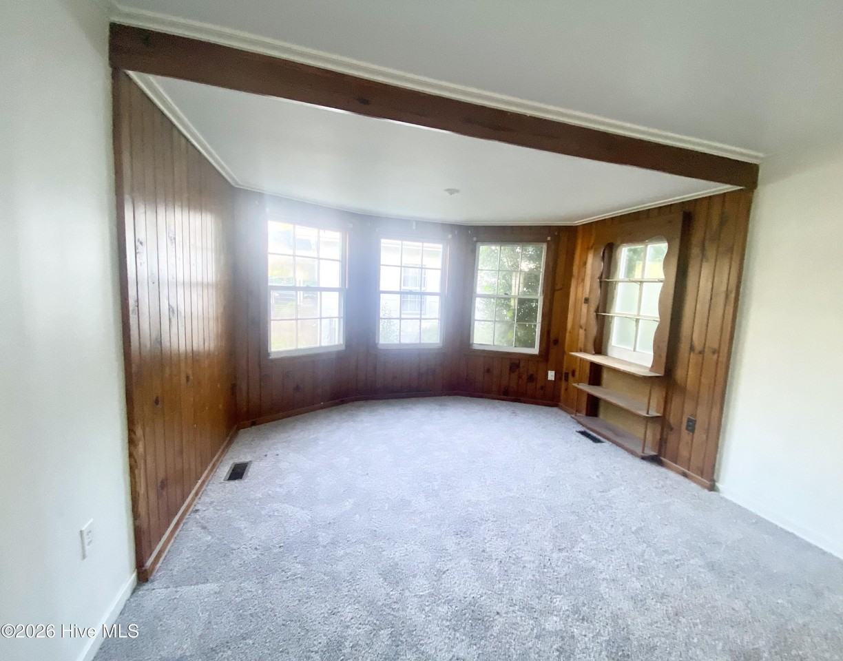 804 Maple St - Photo 4 of 7